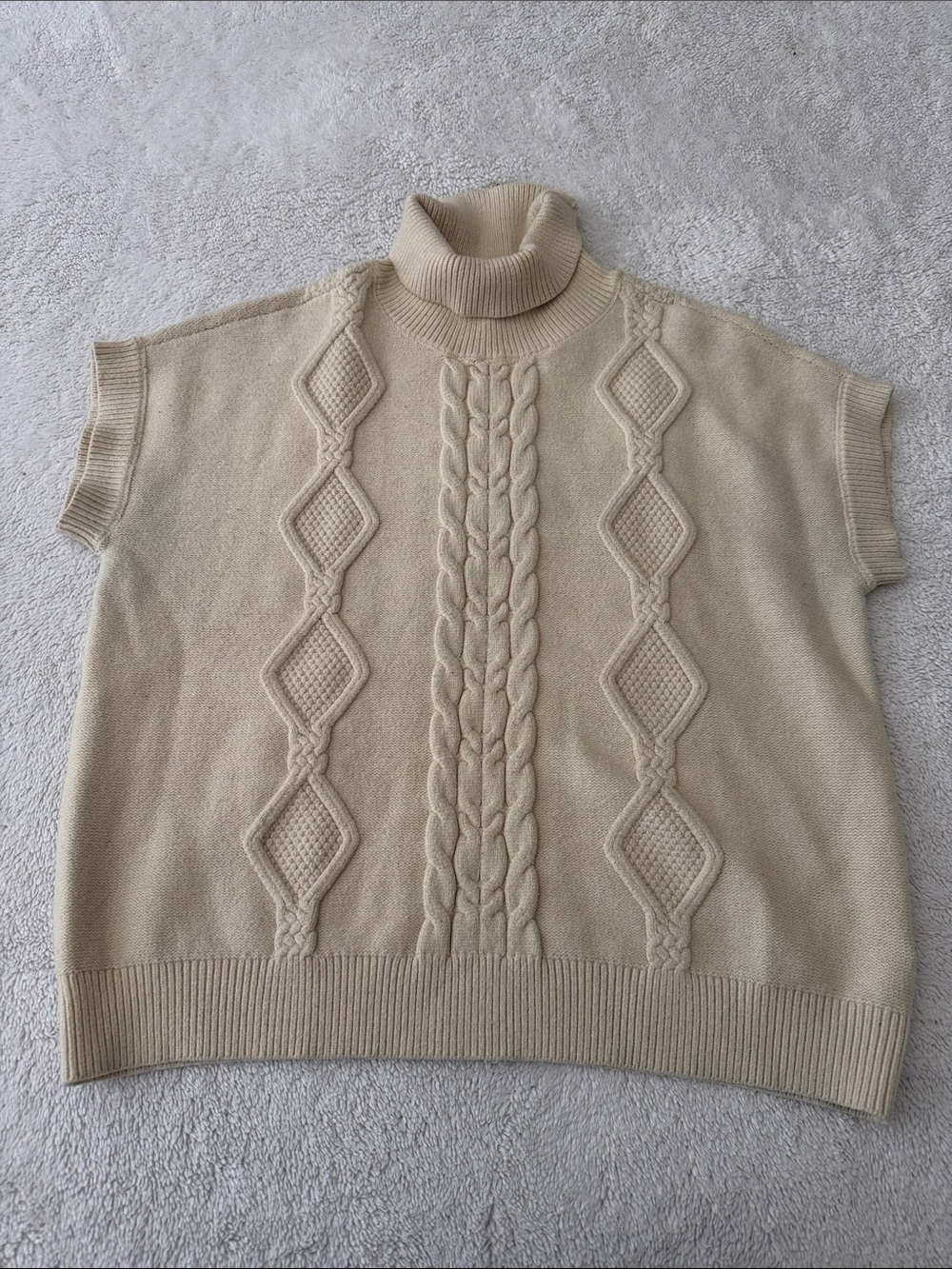 Vigoss Cream Cable Turtleneck Short Sleeve Sweater